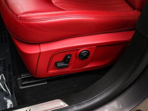 Used 2017 Maserati Levante w/ Luxury Package image 33