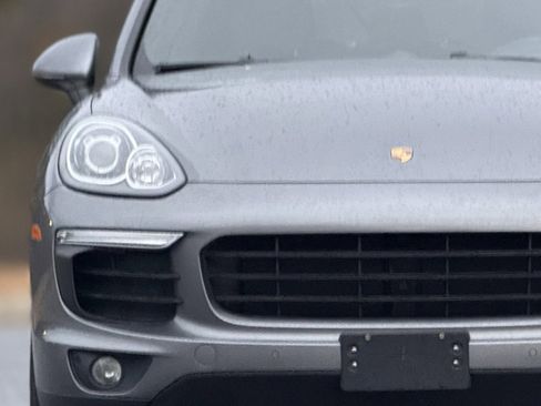 Used 2018 Porsche Cayenne Platinum Edition image 13