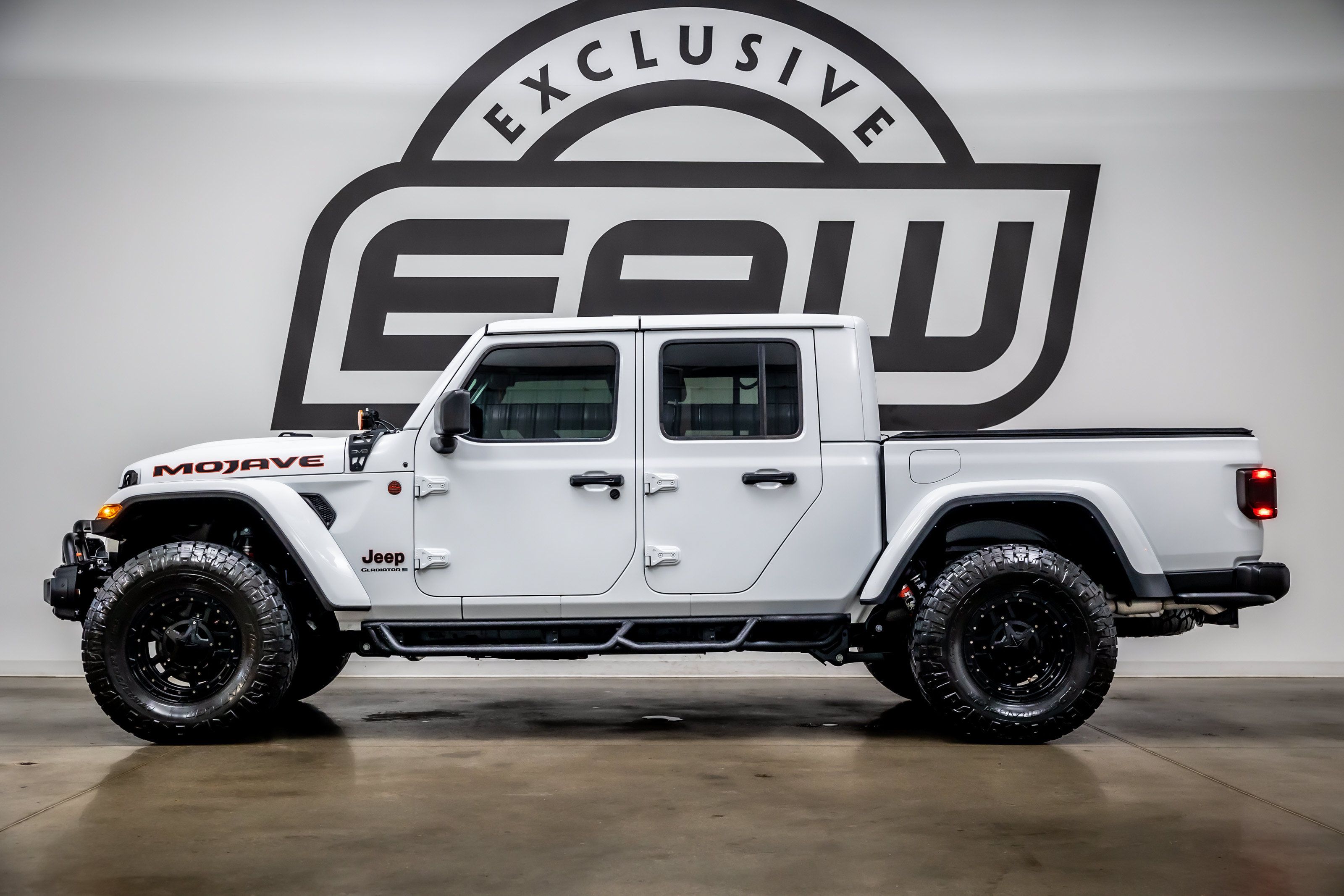 Used 2024 Jeep Gladiator Mojave AWD/4WD image 6