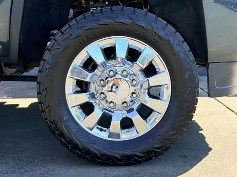 Used 2018 GMC Sierra 2500 Denali w/ Duramax Plus Package AWD/4WD image 14