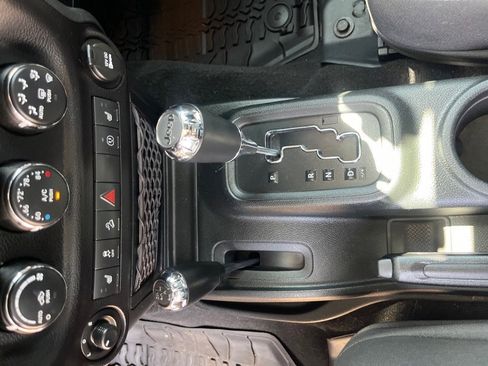 Used 2017 Jeep Wrangler Unlimited Sahara w/ Connectivity Group image 13