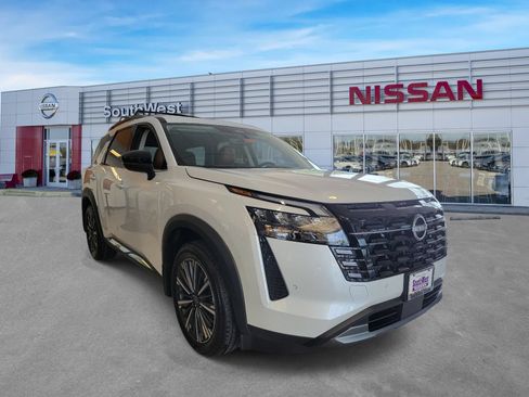 New 2026 Nissan Pathfinder Platinum FWD image 6