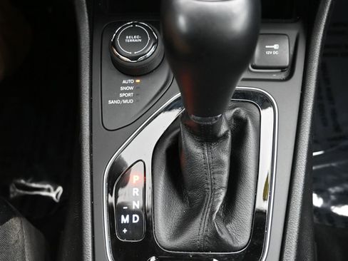 Used 2022 Jeep Cherokee Limited image 19