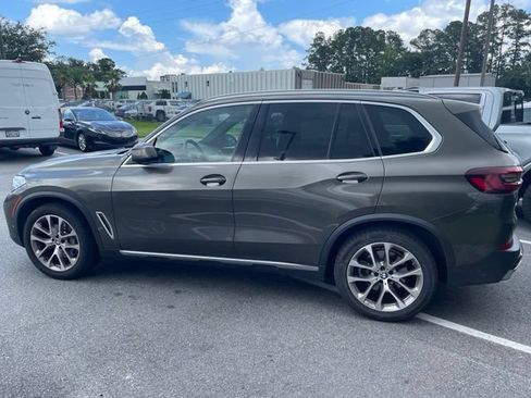 Used 2022 BMW X5 xDrive40i w/ Executive Package AWD/4WD image 3