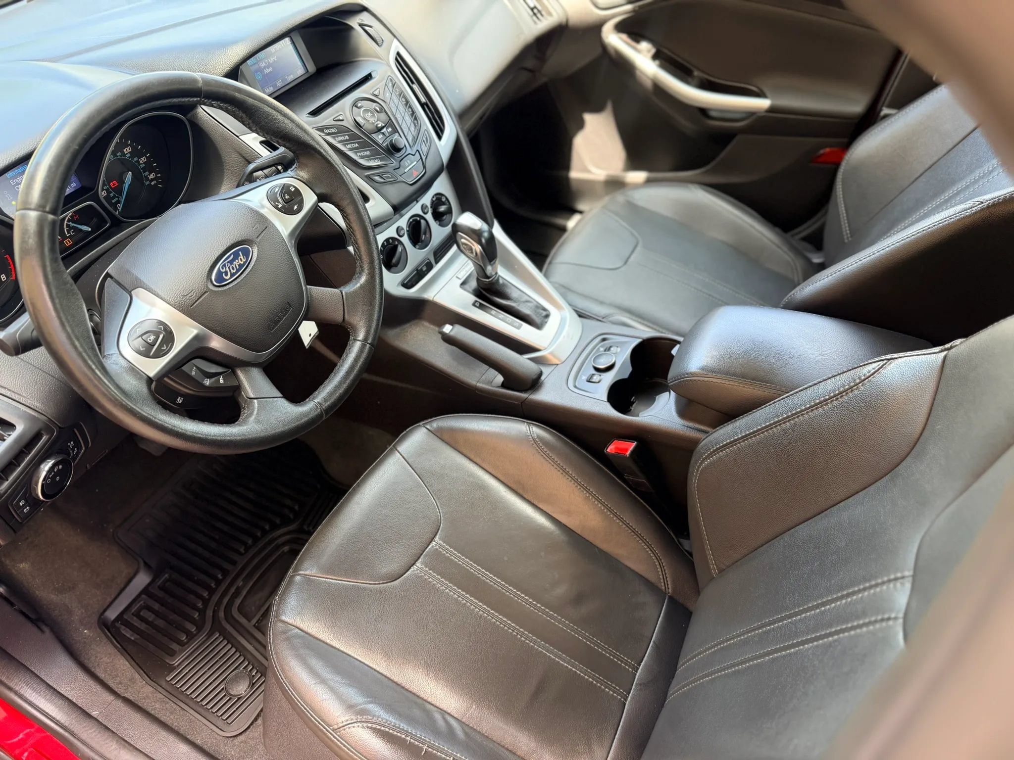 Used 2014 Ford Focus SE w/ Equipment Group 201A FWD image 14