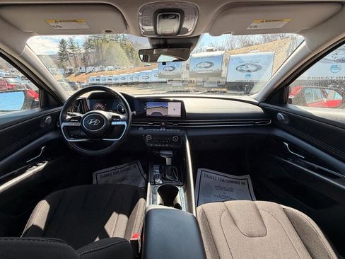 Used 2023 Hyundai Elantra SEL w/ Convenience Package image 29