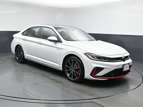 Used 2025 Volkswagen Jetta GLI Autobahn FWD image 2