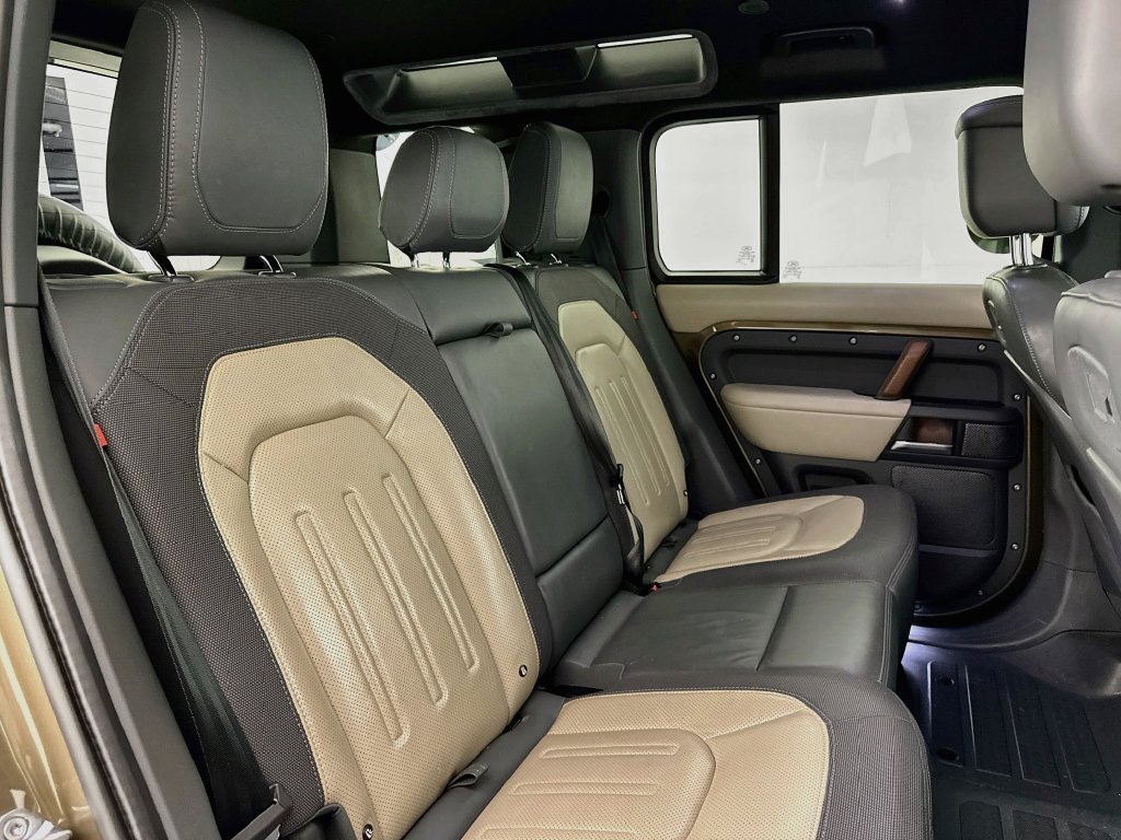 Certified 2022 Land Rover Defender 110 X-Dynamic HSE AWD/4WD image 26