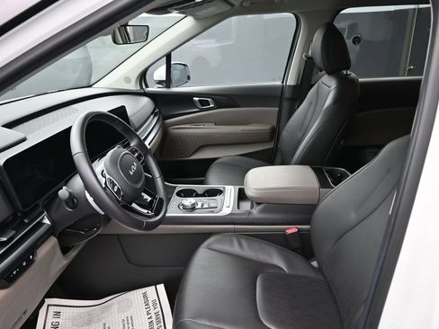 Used 2026 Kia Carnival LXS FWD image 11
