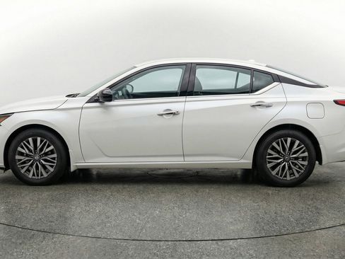 Used 2025 Nissan Altima 2.5 SV FWD image 5