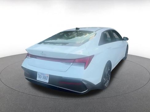 Used 2025 Hyundai Elantra SEL FWD image 11