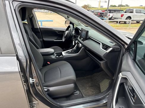 Used 2021 Toyota RAV4 LE FWD image 14