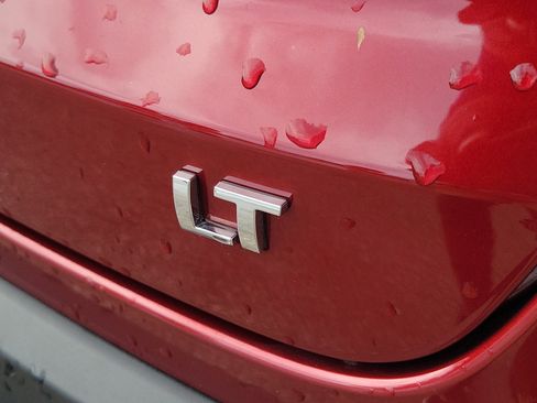 Used 2025 Chevrolet Trax LT FWD image 11