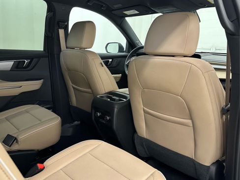 Used 2025 Buick Enclave Preferred AWD/4WD image 21