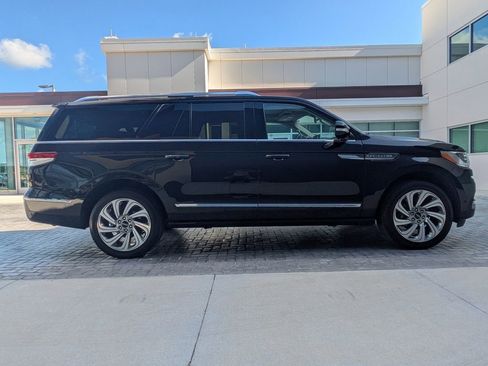 Certified 2024 Lincoln Navigator L Reserve AWD/4WD image 4