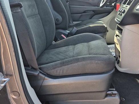 Used 2020 Dodge Grand Caravan SE w/ UConnect Hands-Free Group image 31