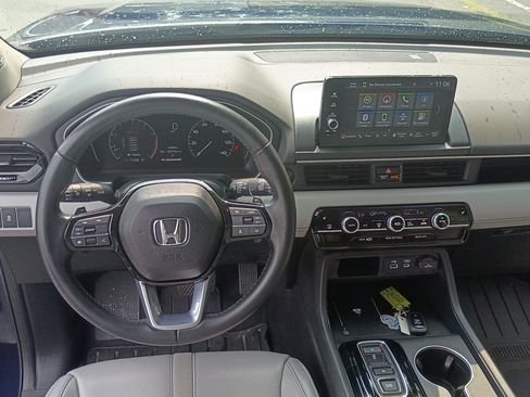 Used 2023 Honda Pilot Touring image 12
