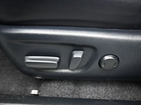 Used 2018 Toyota RAV4 Limited image 12