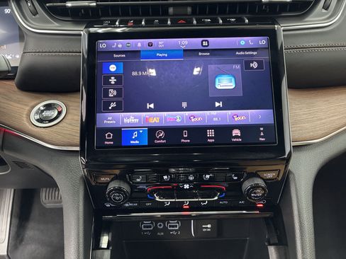 Certified 2025 Jeep Grand Cherokee Summit AWD/4WD image 25