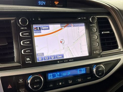 Used 2019 Toyota Highlander Limited AWD/4WD image 16