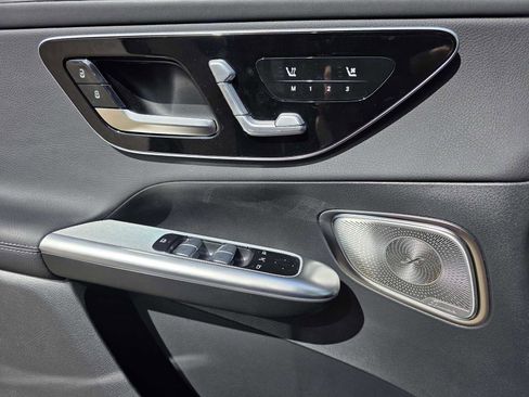 Used 2025 Mercedes-Benz GLC 300 image 19