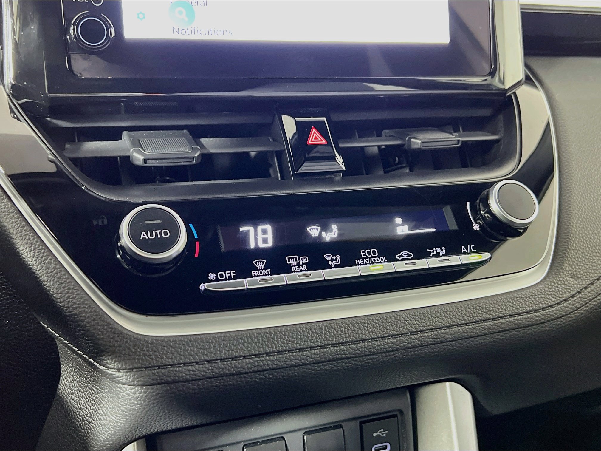 Used 2023 Toyota Corolla Cross AWD Hybrid w/ Moonroof Package image 17