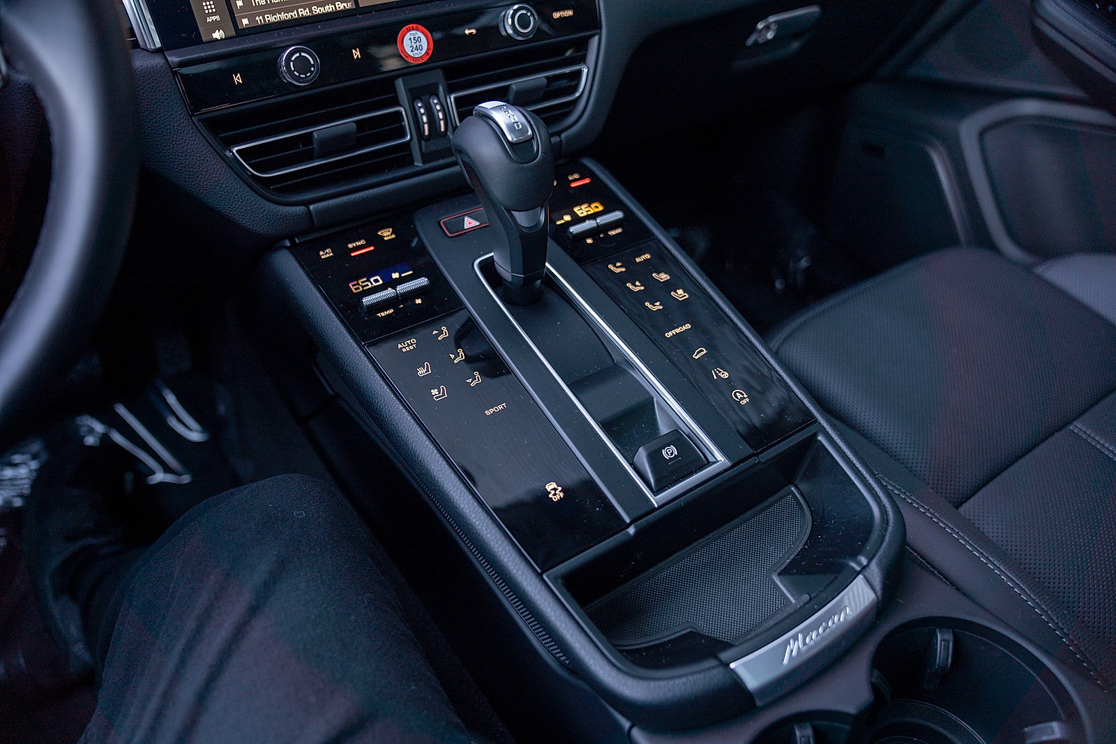 Certified 2026 Porsche Macan AWD/4WD image 13