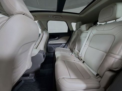 Used 2022 Lincoln Corsair AWD w/ Premium Package image 27