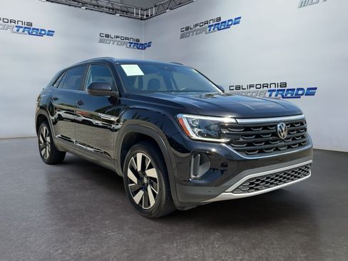 Used 2024 Volkswagen Atlas Cross Sport SE FWD image 3