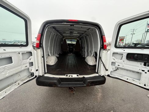 Used 2016 Chevrolet Express 2500 Extended image 8