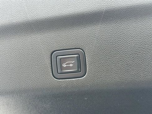 Used 2022 GMC Yukon Denali w/ Advanced Technology Package image 29