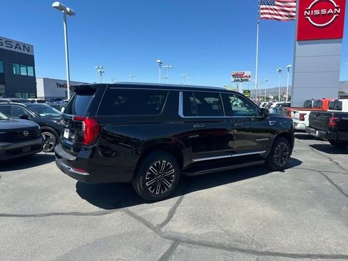 Used 2025 GMC Yukon XL Elevation w/ Elevation Premium Package AWD/4WD image 12