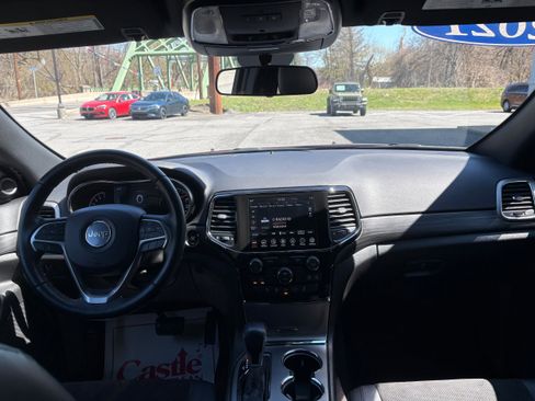 Used 2021 Jeep Grand Cherokee Laredo X image 15