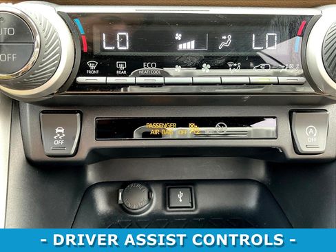 Used 2021 Toyota RAV4 XLE w/ Protection Package (TMS) AWD/4WD image 37