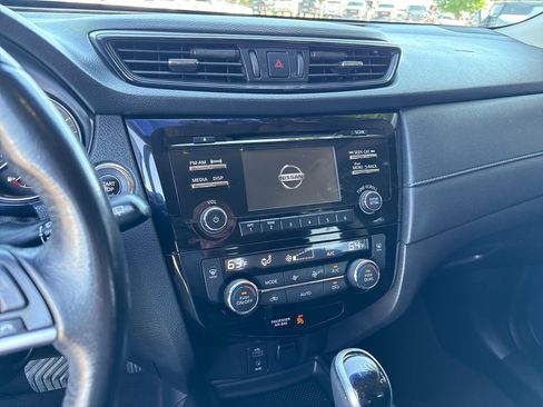 Used 2017 Nissan Rogue SV FWD image 19