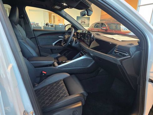 New 2025 Audi SQ5 Premium Plus image 9