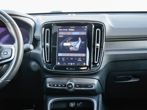 Used 2021 Volvo XC40 P8 Recharge image 14