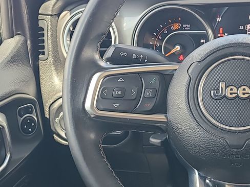 Used 2018 Jeep Wrangler Unlimited Sahara w/ LED Lighting Group AWD/4WD image 20