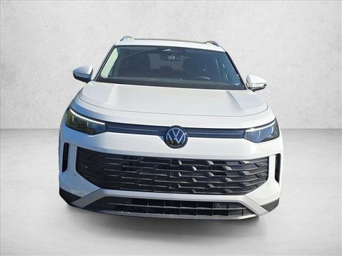 New 2026 Volkswagen Tiguan SE FWD image 10