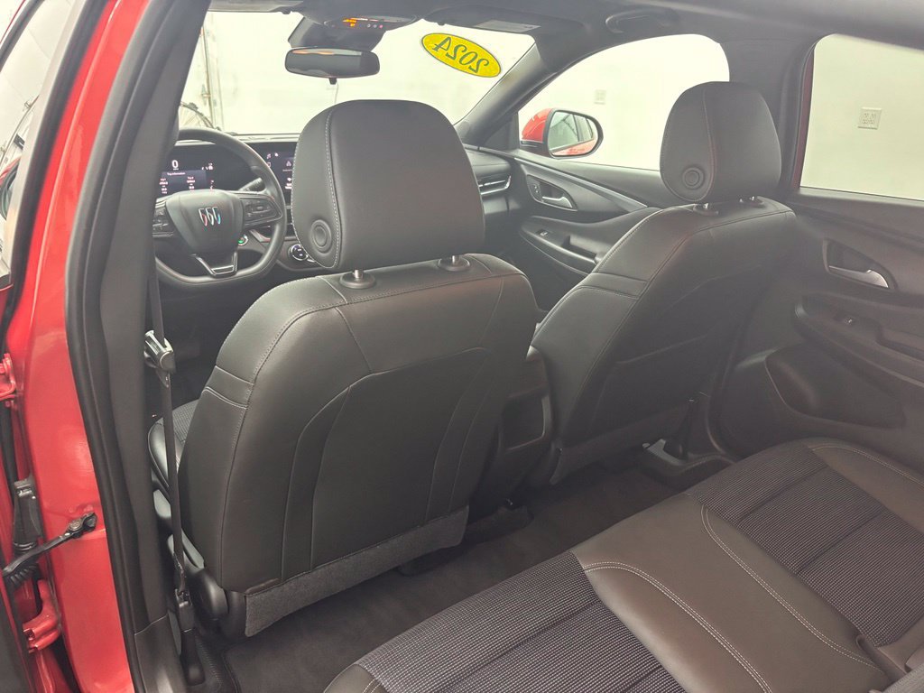 Used 2024 Buick Envista Preferred FWD image 31