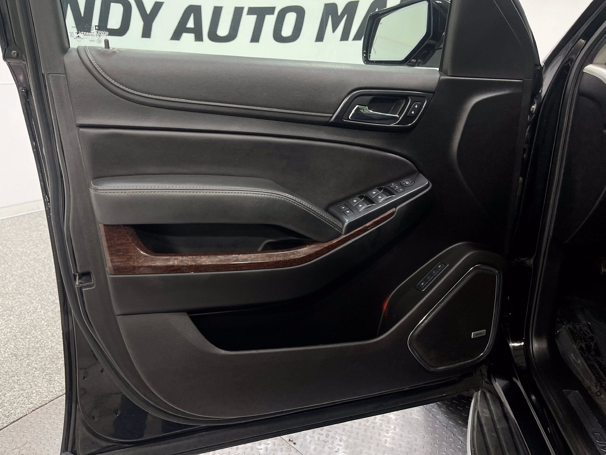 Used 2019 GMC Yukon SLT w/ Premium Edition AWD/4WD image 15