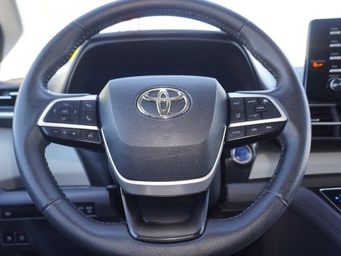 Certified 2023 Toyota Sienna XLE FWD image 21