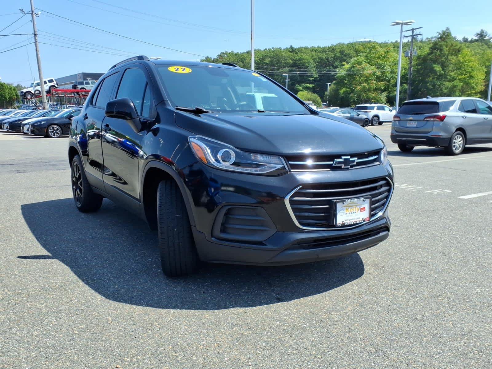 Used 2022 Chevrolet Trax LT w/ Midnight Edition AWD/4WD image 3