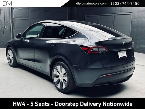 Used 2024 Tesla Model Y Long Range AWD/4WD image 4