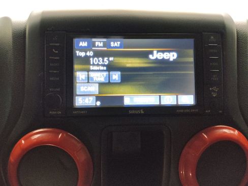 Used 2018 Jeep Wrangler Unlimited Sport w/ Mopar Black Appearance Group AWD/4WD image 25