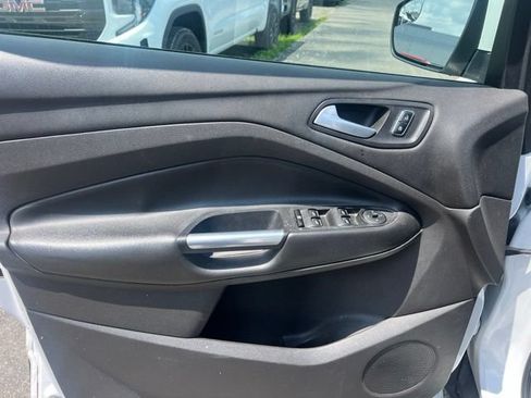 Used 2015 Ford Escape SE w/ Equipment Group 201A FWD image 17