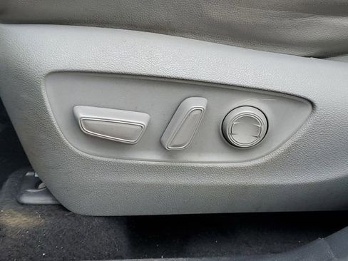 Used 2021 Toyota Highlander XLE AWD/4WD image 12