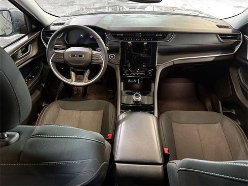 Used 2023 Jeep Grand Cherokee Laredo image 10