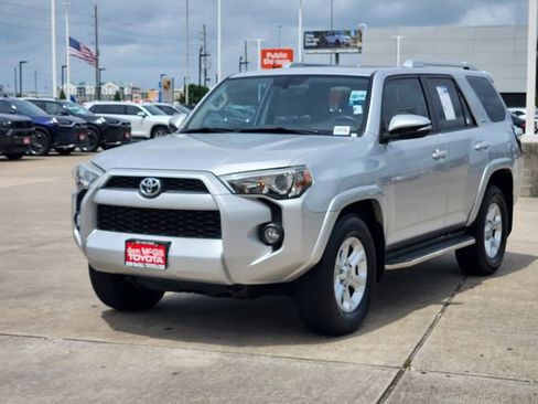 Used 2017 Toyota 4Runner SR5 Premium RWD image 3