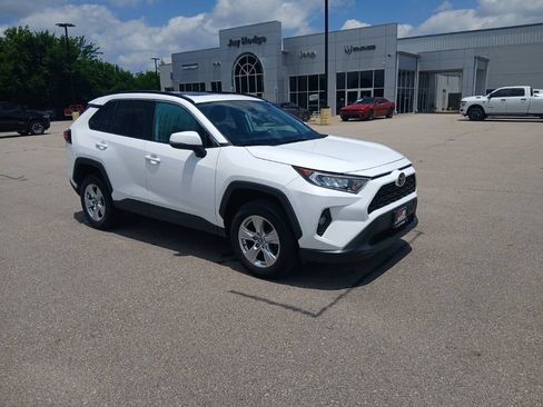 Used 2021 Toyota RAV4 XLE w/ Convenience Package AWD/4WD image 2